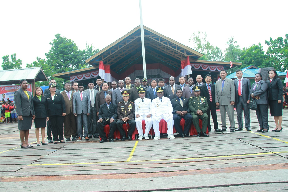 Foto Bersama Pimpinan Daerah Setelah Pelaksanaan Upacara